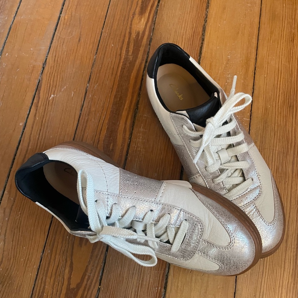 CLARKS - WOMENS CRAFT MATCH LO SHOES Silver/White
